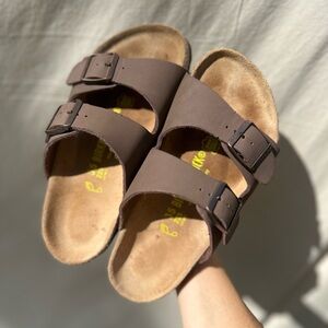 Birkenstock Arizona in Mocha size 35 in excellent condition